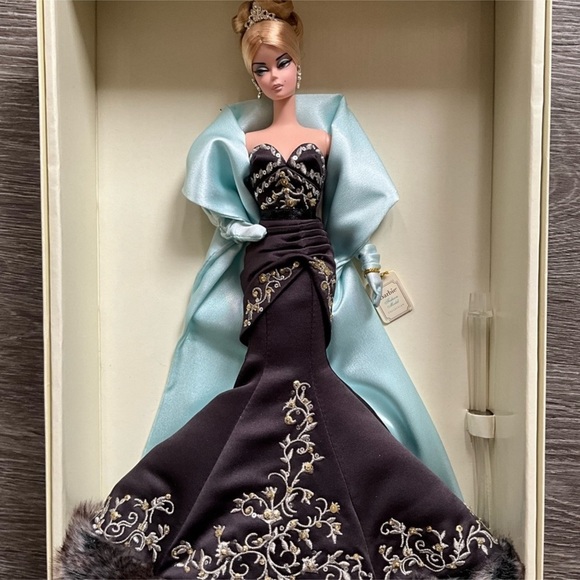 Silkstone Stolen Magic Barbie NIB - Picture 4 of 14